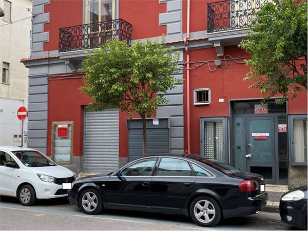 negozio in affitto a Mondragone