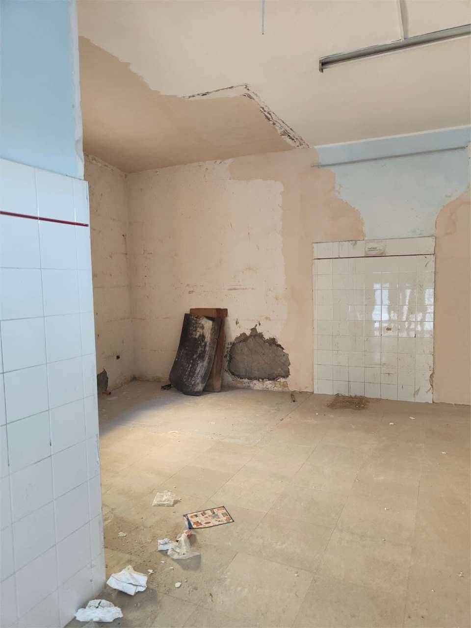 locale commerciale in affitto a Mondragone