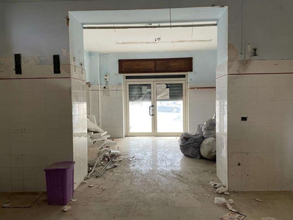 locale commerciale in affitto a Mondragone