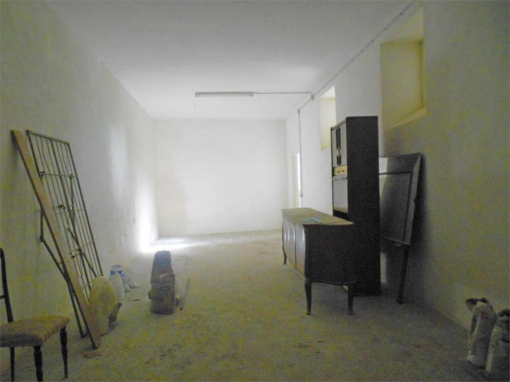 locale di sgombero in affitto a Mondragone