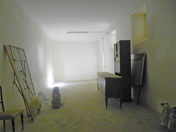 locale di sgombero in affitto a Mondragone