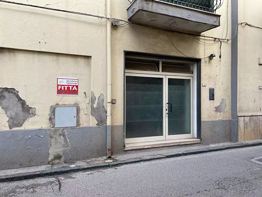 negozio in affitto a Mondragone