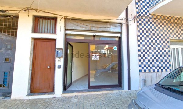 locale commerciale in affitto a Mondragone