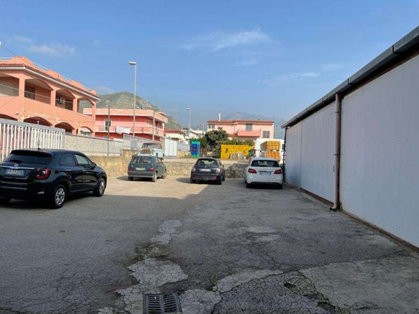 capannone in affitto a Mondragone