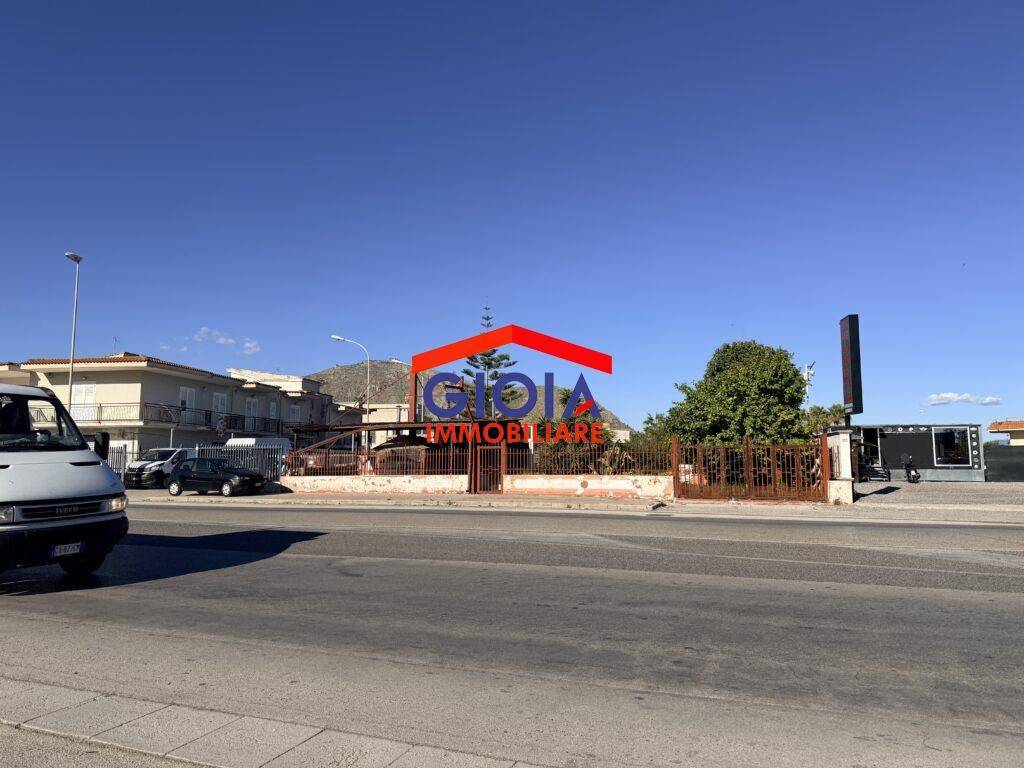 negozio in affitto a Mondragone