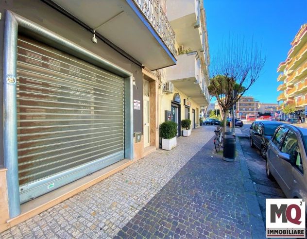 locale commerciale in affitto a Mondragone