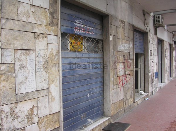 locale commerciale in affitto a Mondragone