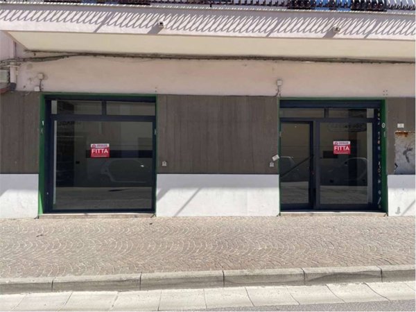 locale commerciale in affitto a Mondragone
