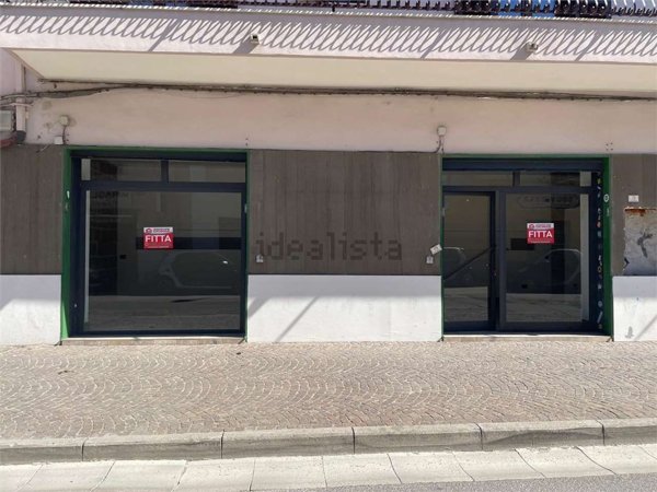 locale commerciale in affitto a Mondragone