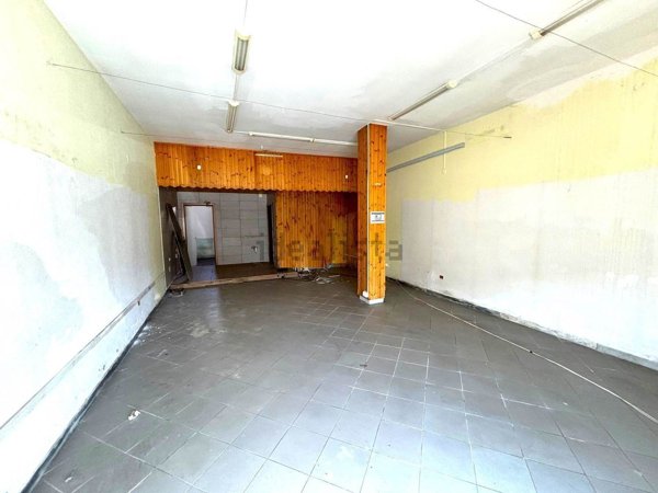 locale commerciale in affitto a Mondragone