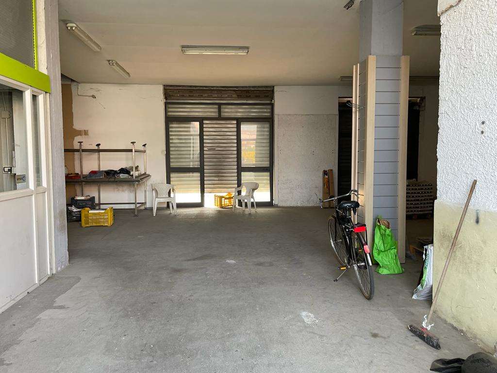 negozio in affitto a Mondragone