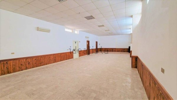 locale di sgombero in affitto a Mondragone