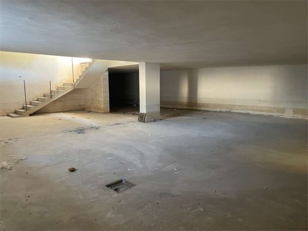 locale commerciale in affitto a Mondragone