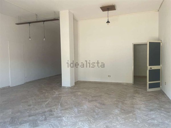 negozio in affitto a Mondragone