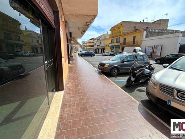 negozio in affitto a Mondragone