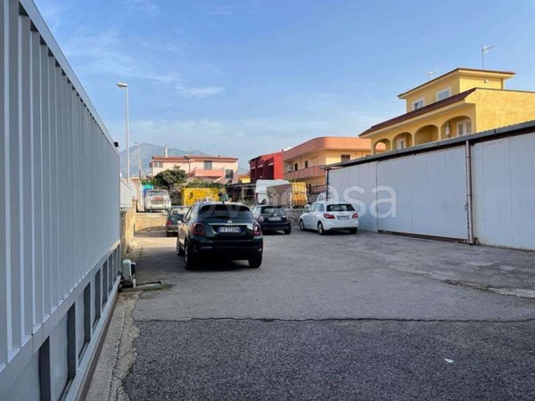 locale commerciale in affitto a Mondragone