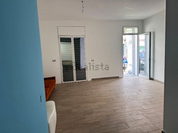 locale commerciale in affitto a Mondragone
