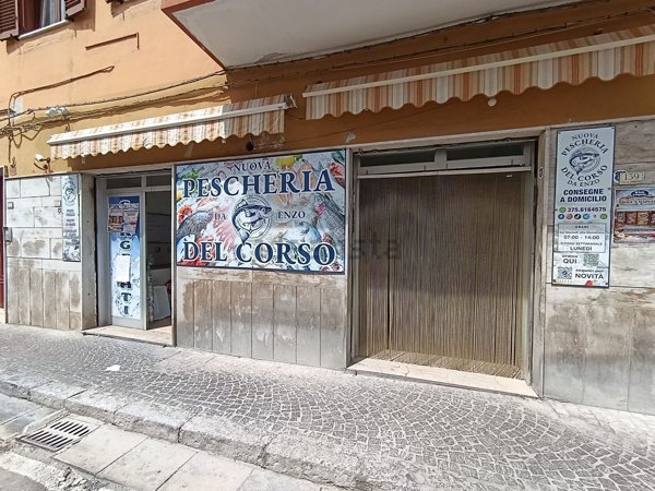 negozio in affitto a Mondragone
