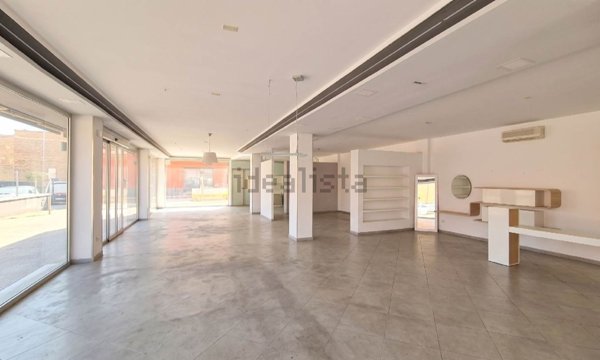 locale commerciale in affitto a Mondragone