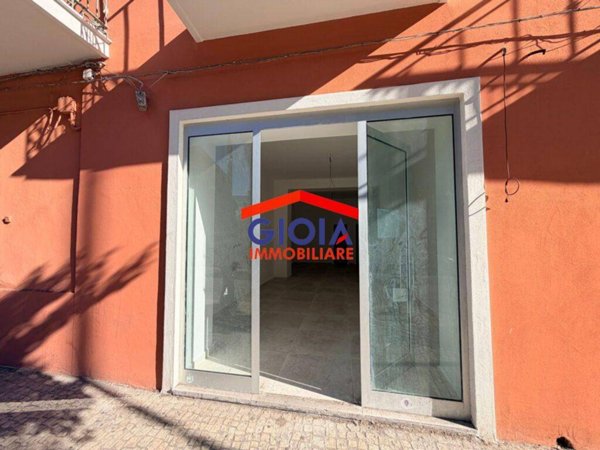 negozio in affitto a Mondragone