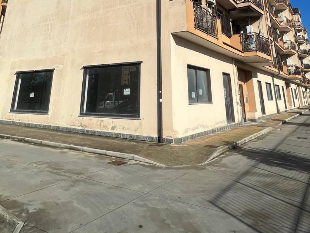 negozio in affitto ad Orta di Atella