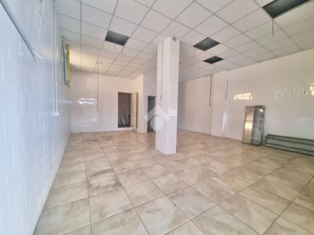 negozio in affitto ad Orta di Atella