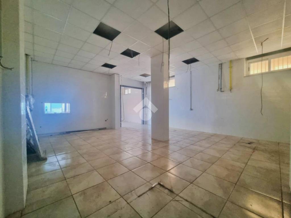 negozio in affitto ad Orta di Atella