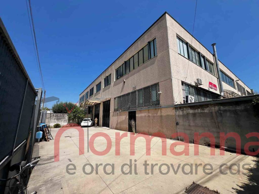 locale commerciale in affitto ad Orta di Atella