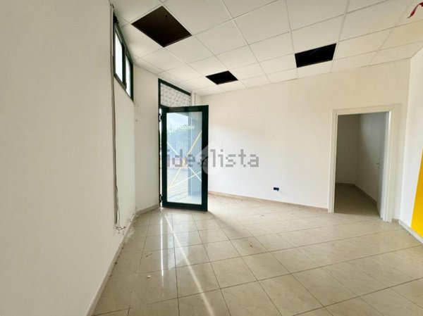 locale commerciale in affitto ad Orta di Atella