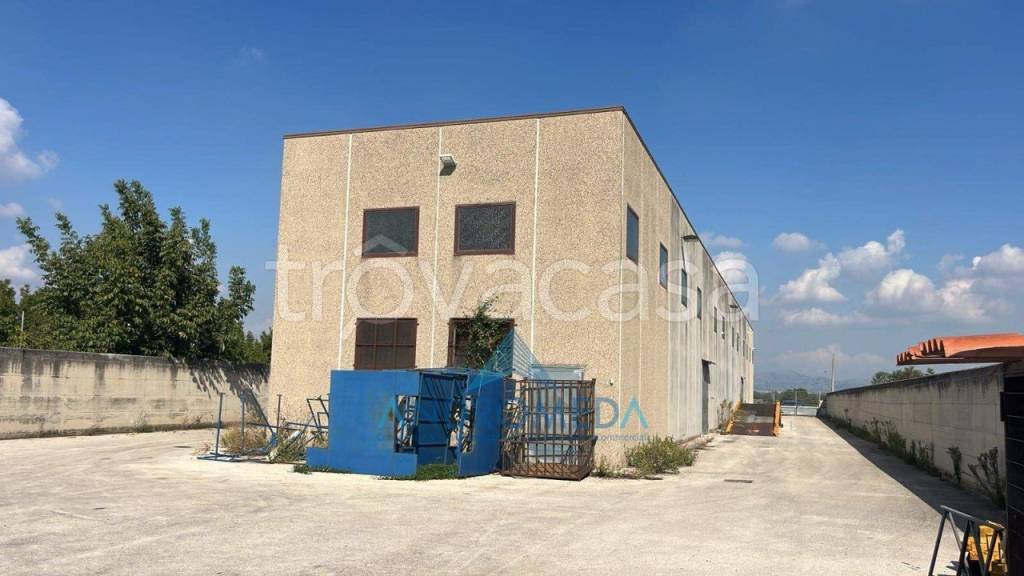 locale commerciale in affitto ad Orta di Atella