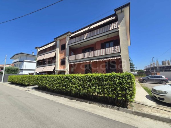 appartamento in affitto a Parete