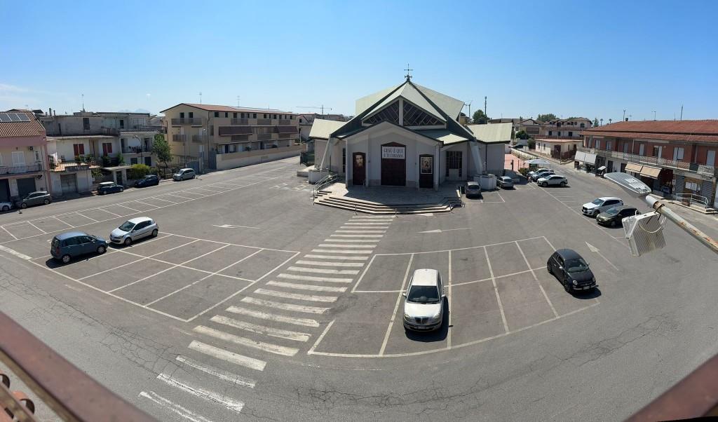 locale commerciale in affitto a Parete