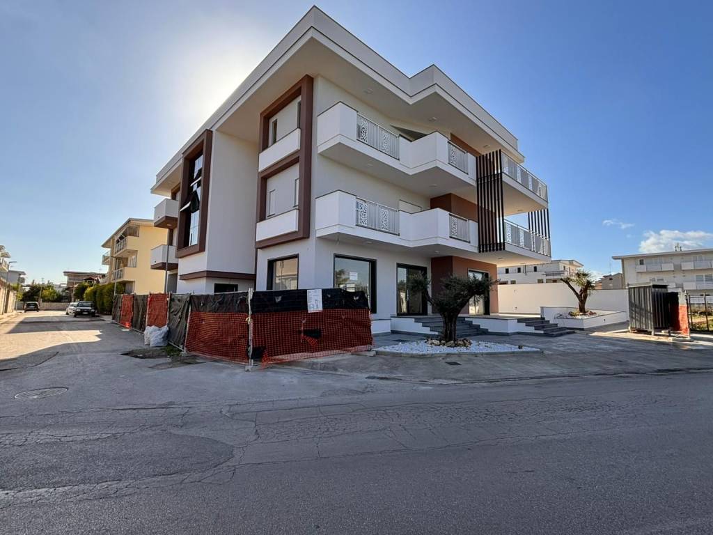 negozio in affitto a Parete