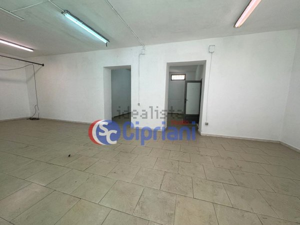 locale commerciale in affitto a Parete