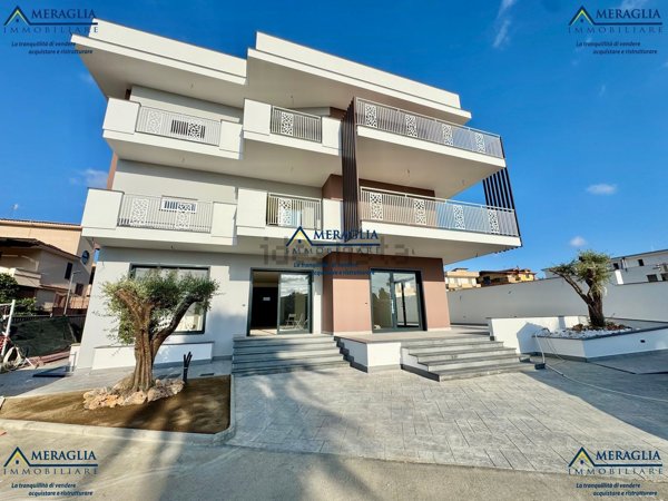 locale commerciale in affitto a Parete