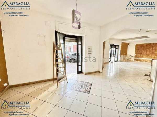 locale commerciale in affitto a Parete