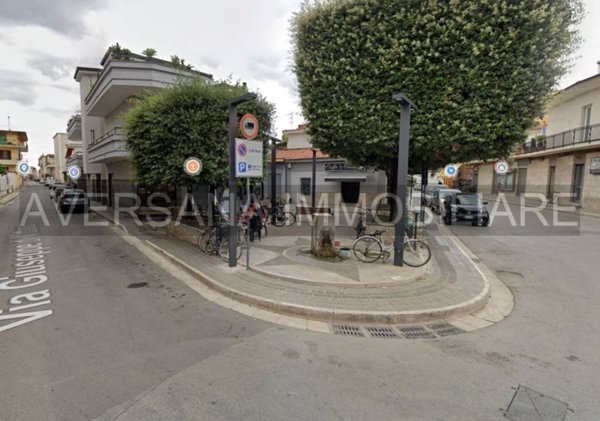 negozio in affitto a Parete