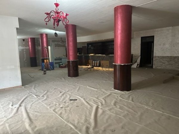 locale commerciale in affitto a Parete