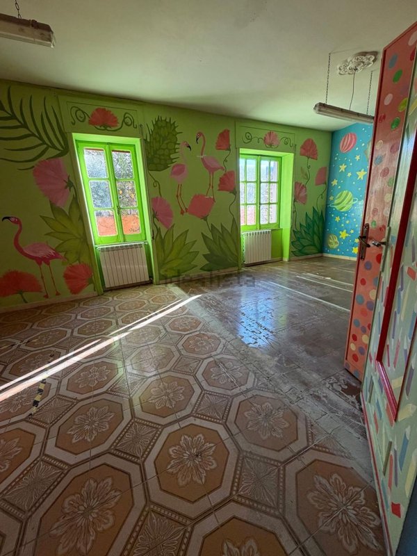 locale commerciale in affitto a Parete