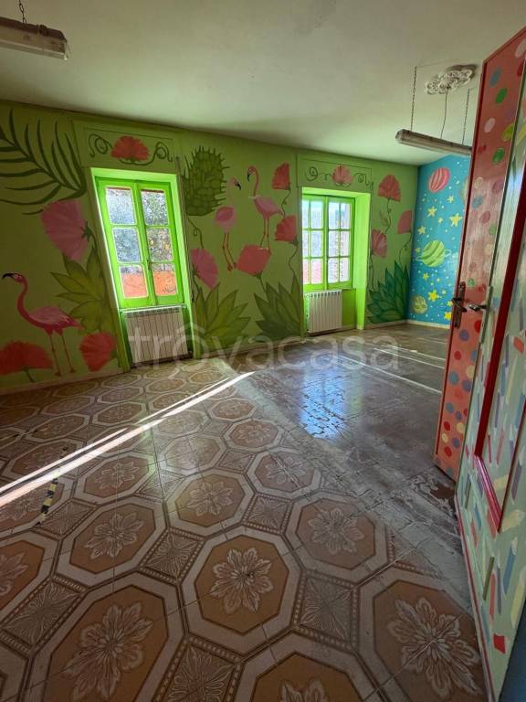 negozio in affitto a Parete