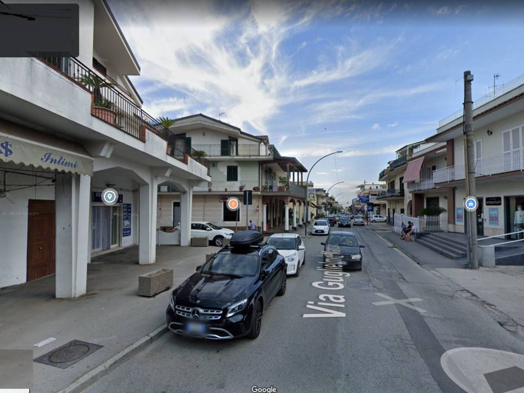 negozio in affitto a Parete