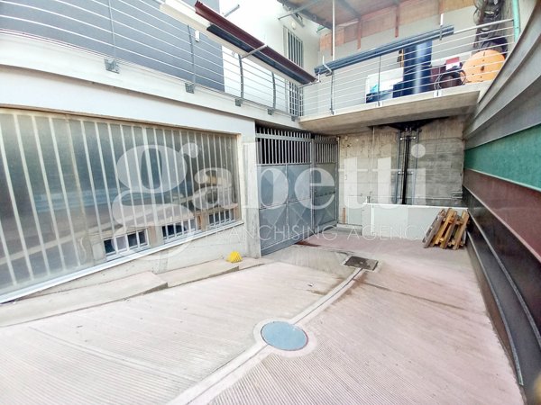 locale commerciale in affitto a Parete