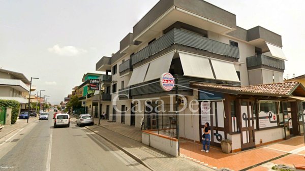locale commerciale in affitto a Parete