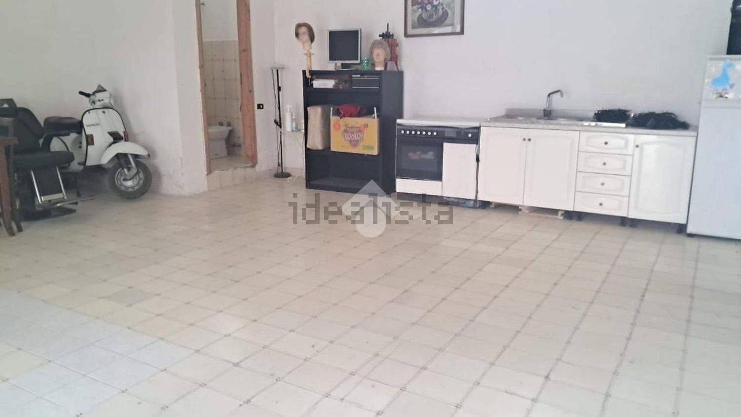 locale commerciale in affitto a Parete