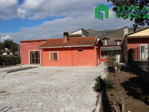 negozio in affitto a Piana di Monte Verna