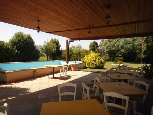 locale commerciale in affitto a Piana di Monte Verna