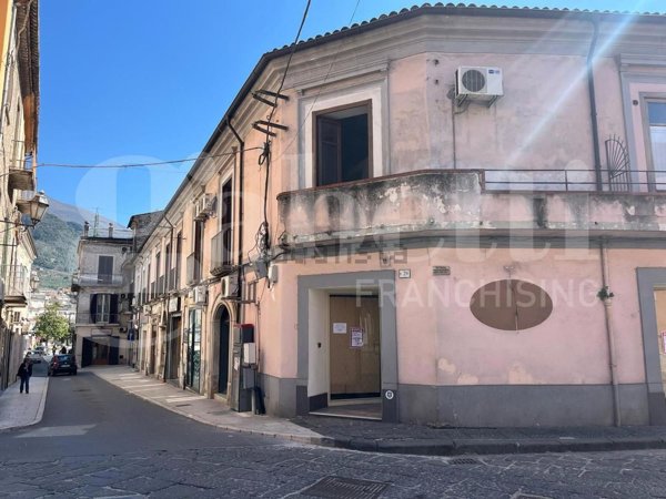 locale commerciale in affitto a Piedimonte Matese