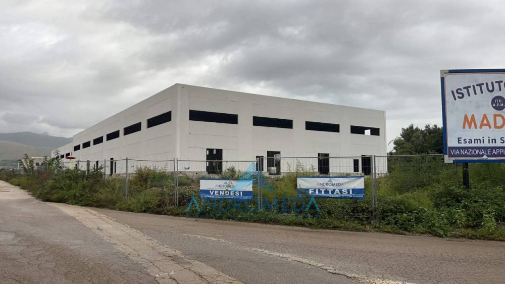 locale commerciale in affitto a Pignataro Maggiore