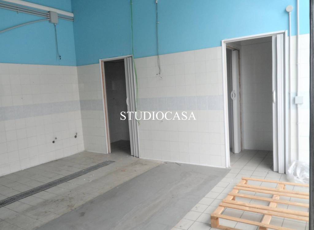 negozio in affitto a Portico di Caserta