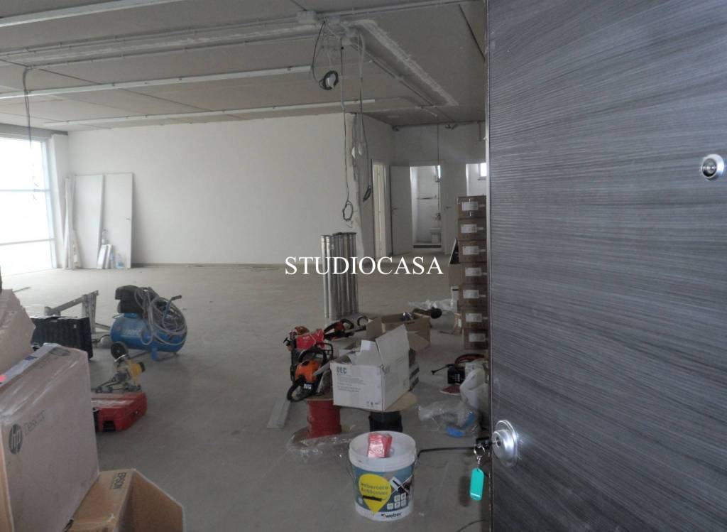 negozio in affitto a Portico di Caserta